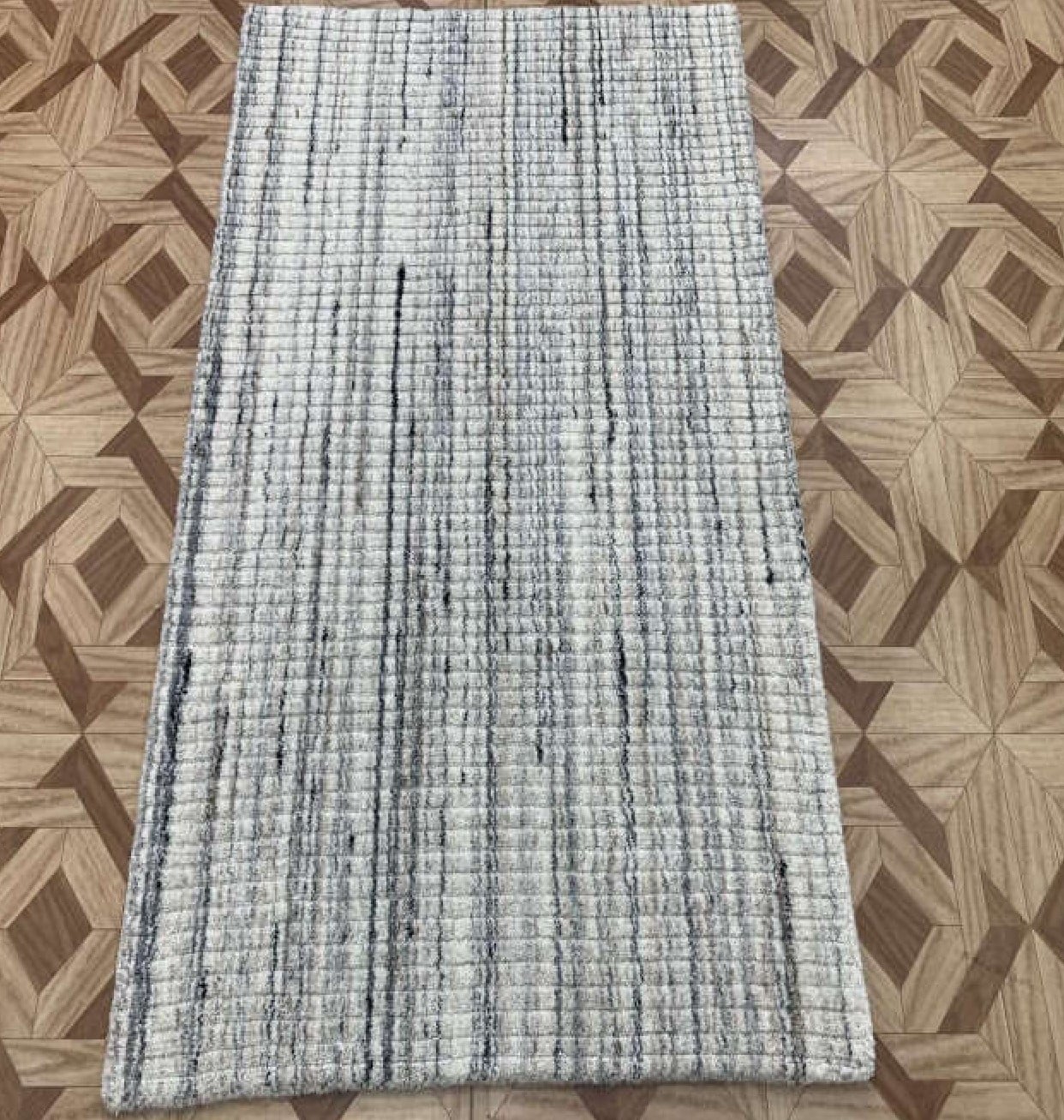 HAND LOOM KNOTTED CARPET CLEAR 23